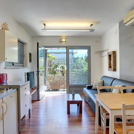 Laura Apartment