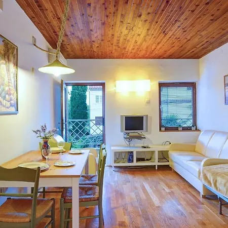 Laura Apartment
